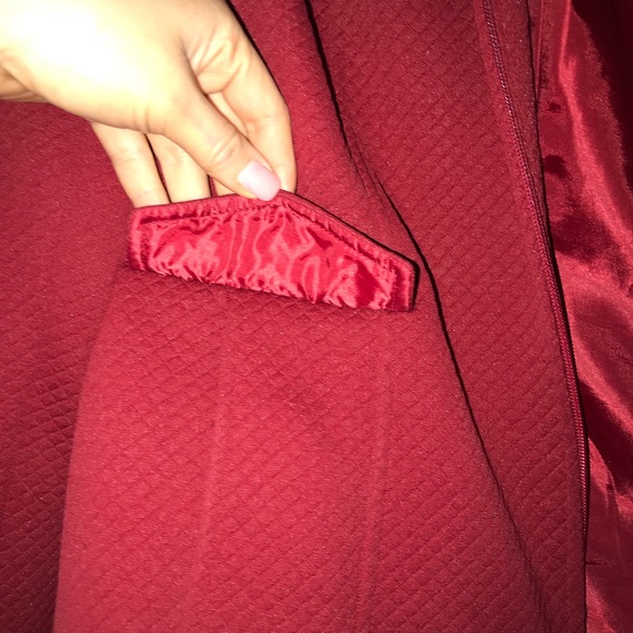 Red jacket - Picture 2 of 6